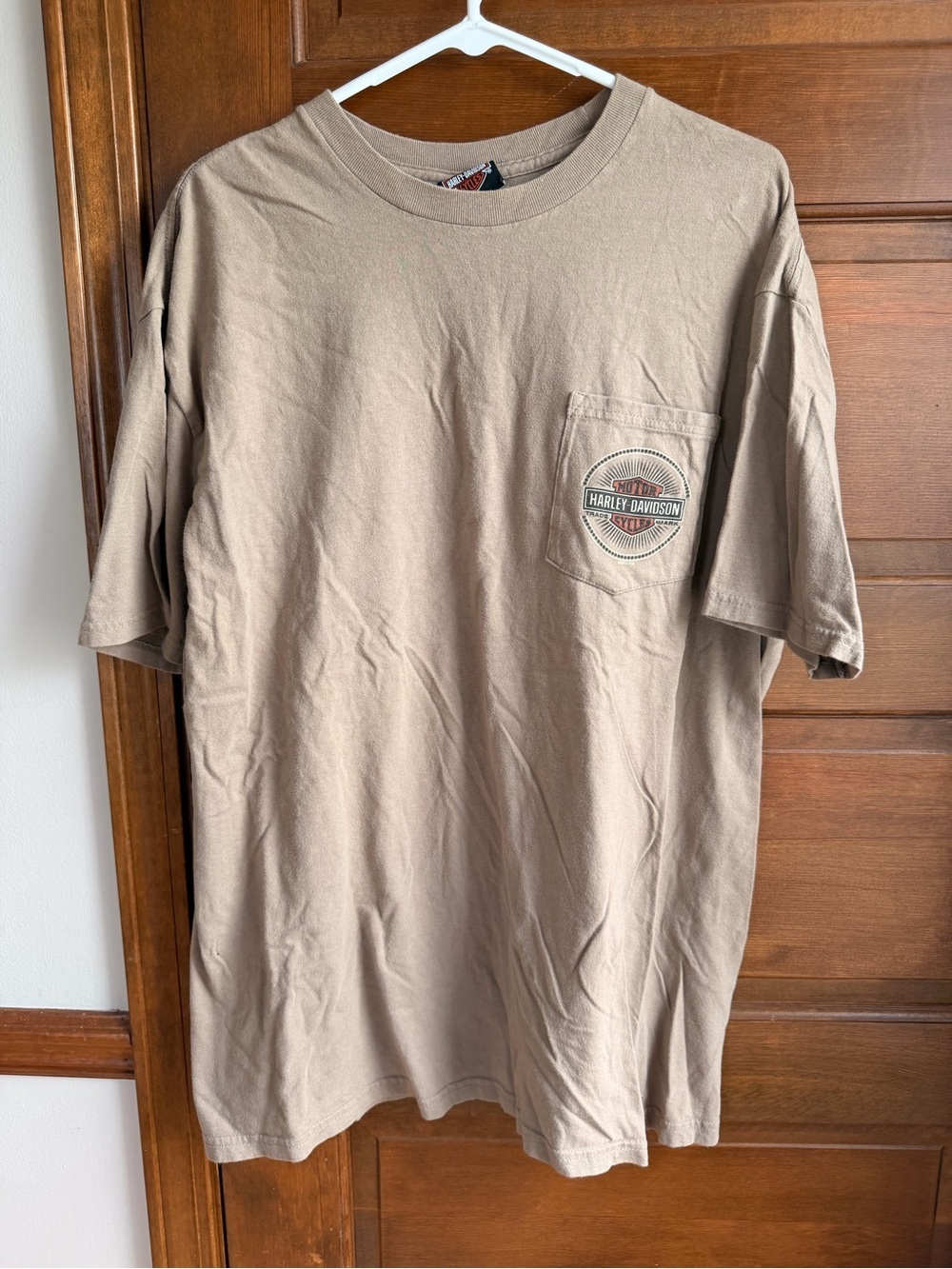 VINTAGE HARLEY DAVIDSON TAN POCKET TEE - ANDRAE’S URBANA IL 🔥